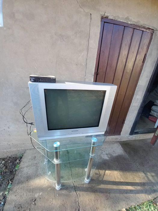 Телевизор и подставка