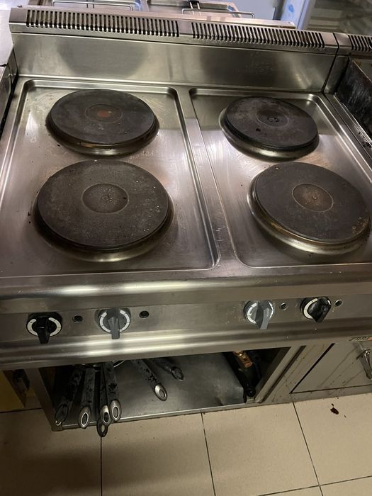 Продавам кухненско обзавеждане за ресторант.