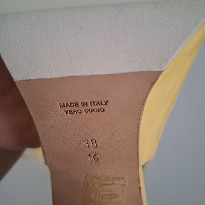 Продам босоножки