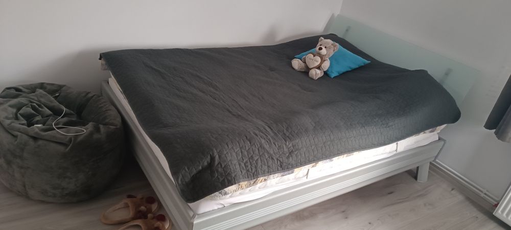 Vând mobila tineret + birou+ covor+ pat