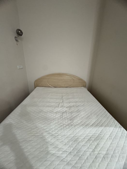 Продается 2х спальный кровать , кресло, стол