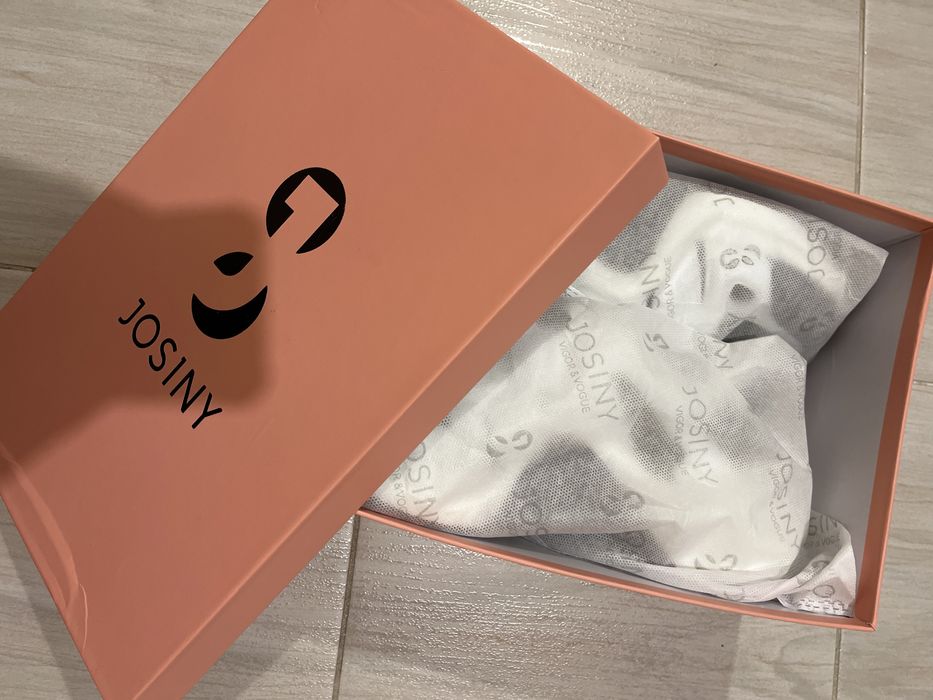 Кроссовка новая и неношеная