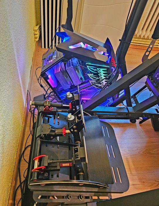 Simulator Next Level Racing (volan DD 8Nm Fanatec) + monitor Odyssey G9 57" + PC RTX 5080)