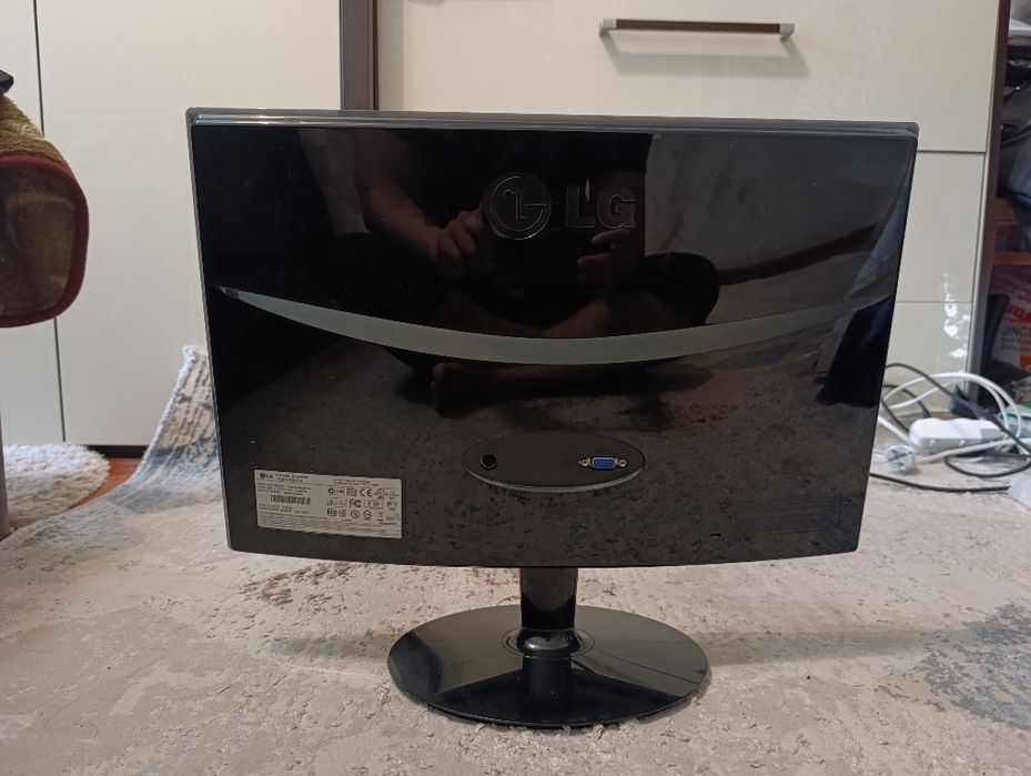 LG Монитор б/у в хорошем состоянии