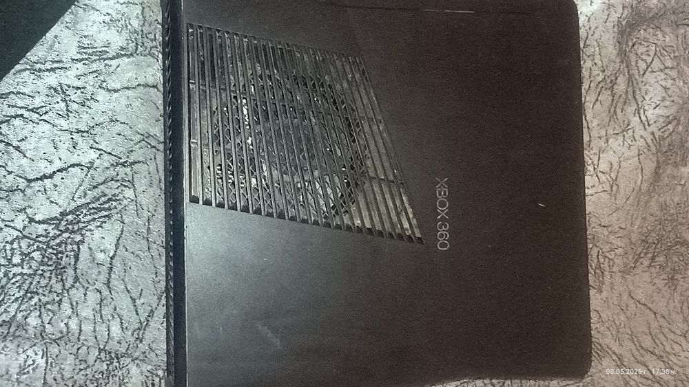 Продавам Xbox 360 slim