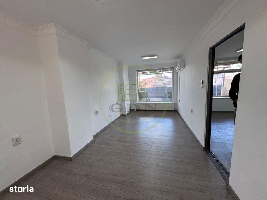 Inchiriere casa pentru birouri + 4 garaje, P-ta Cipariu