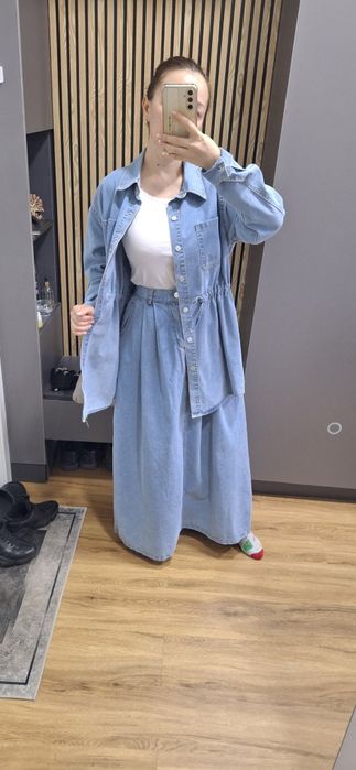 Продам джинсовую двойку новая