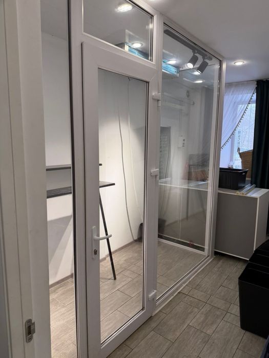 Витрина+ стол флористический можно по отдельности