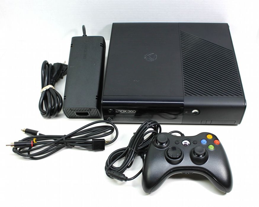 Xbox 360 E 250GB — 2 оригинальных геймпада, игры