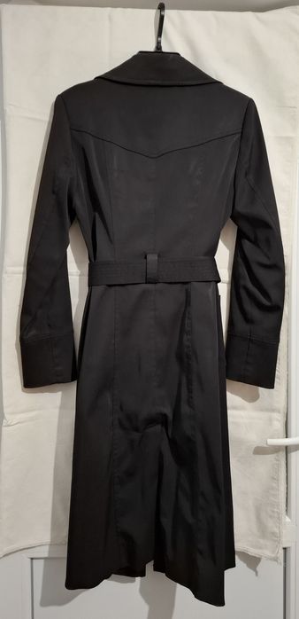 Trenci lung, negru, prevazut cu cordon