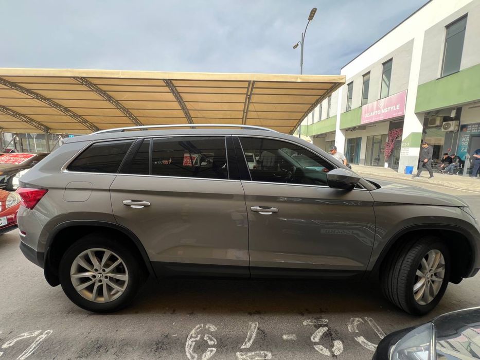 Skoda moshina sotiladi