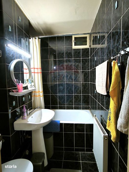 Apartament cu 3 camere decomandate, etaj 2 - cartier Gura Campului