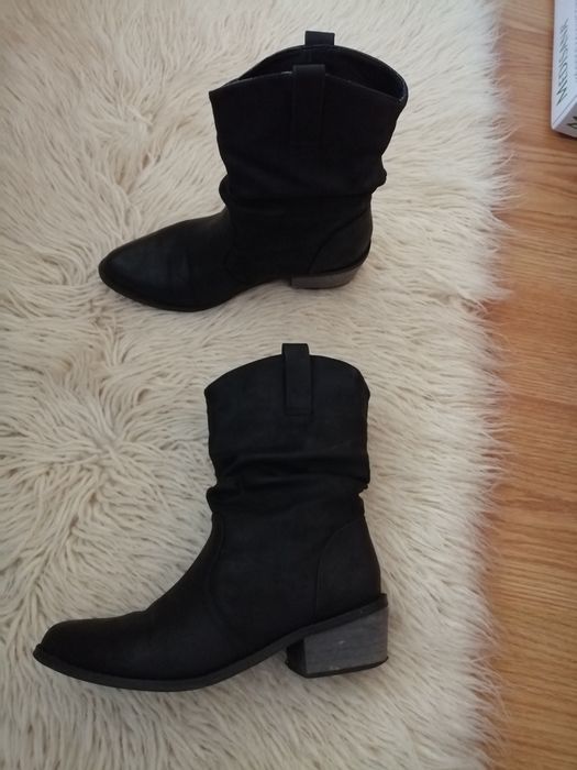 Botine neagre, mărimea 37.