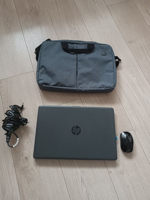 Laptop HP AMD Ryzen 3 + accesorii
