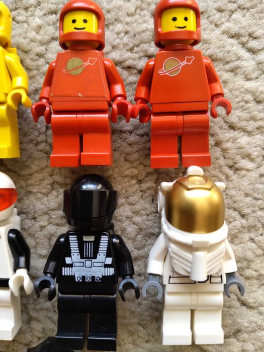 Lego Classic Space, Futuron, Blacktron I, Mars Mission и Modern Space фигурки