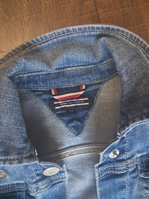 Geaca tommy hilfiger mărimea 104