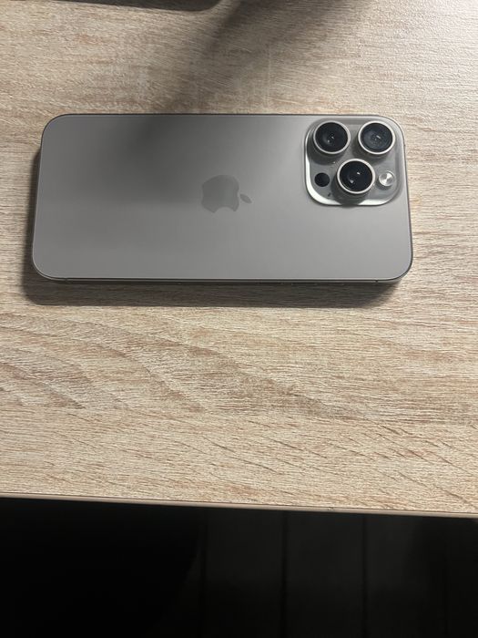 Se vinde iphone 15 pro max