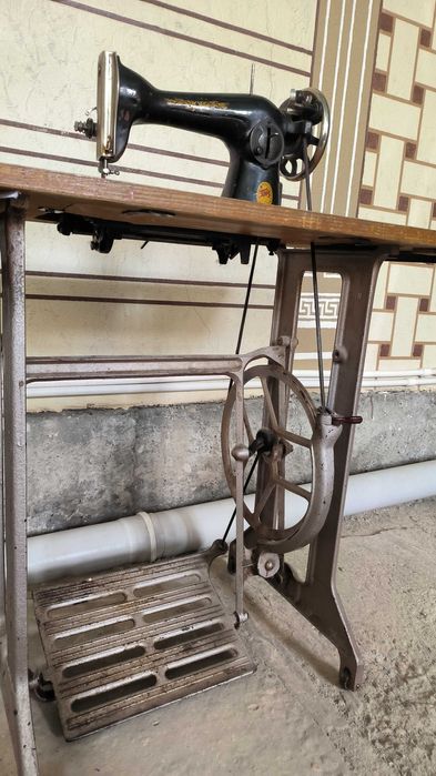 Швейная машинка в ножках