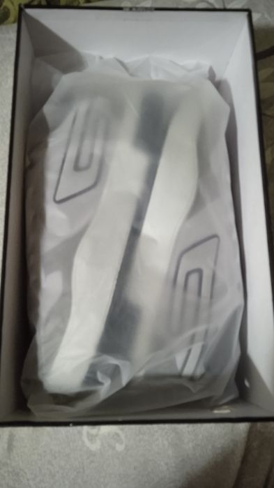 Продам новые кроссовки