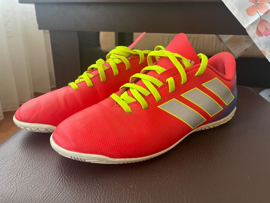 Детски обувки за трева