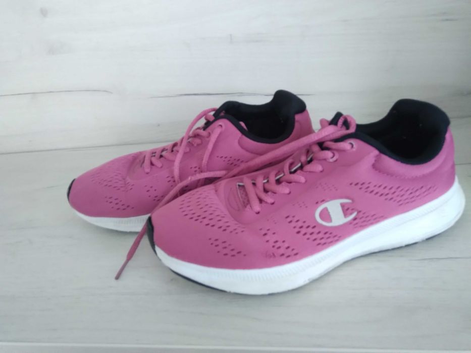 Маратонки размер 39 неразличими от нови-50лв.