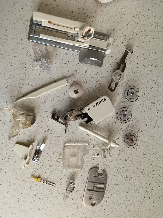 Mașina de cusut electrica, SINGER symphonie 300, pedala și accesorii