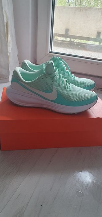 Маратонки Nike Revolution 39