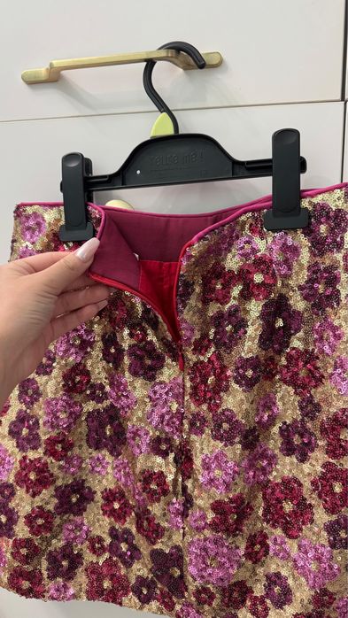 Юбка в пайетку цветочным принтом