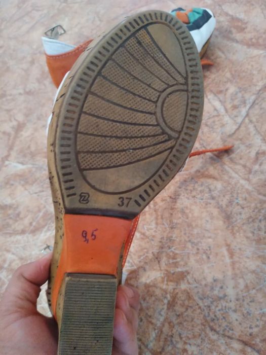 Женские босоножки