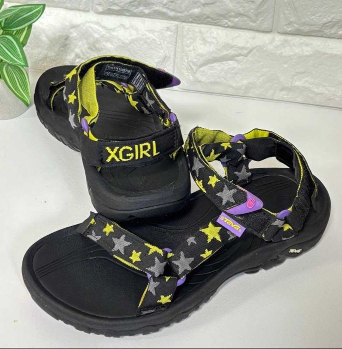 Продаются сандали Teva.