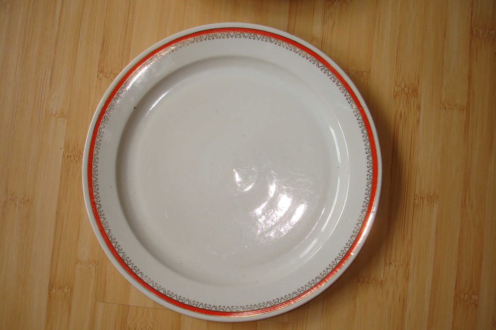 Set 6 boluri si două platouri portelan