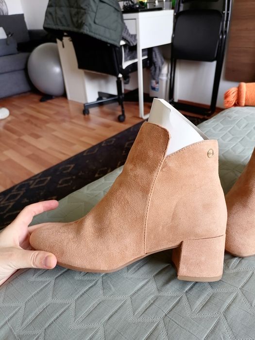 Ghete cu toc, TAMARIS