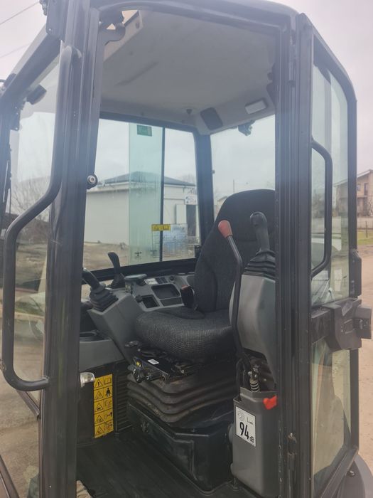 Vand miniexcavator Bobcat E27