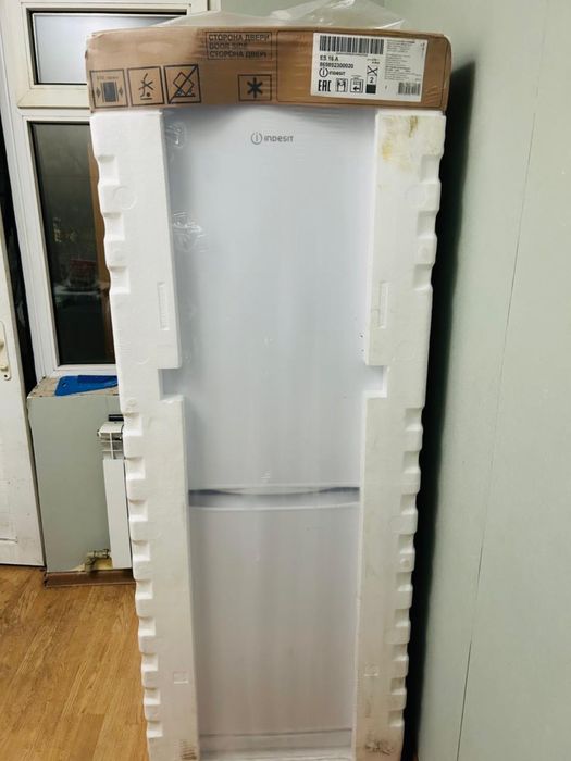 Холодильник Индезит новый