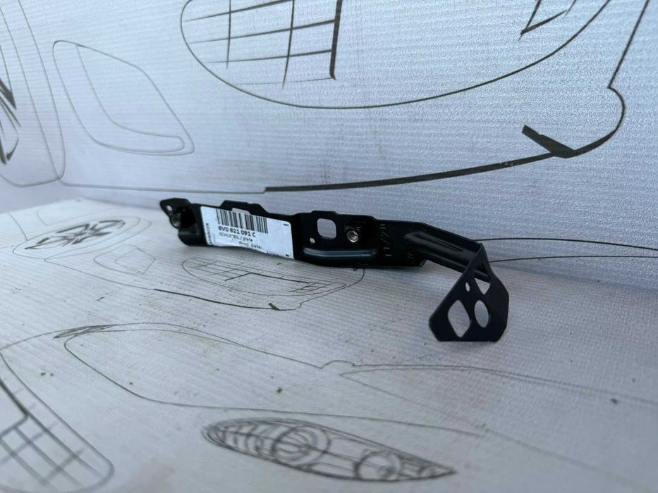 Suport / Fixare Aripă Față Stânga Audi A3 S3 8V 2017 / 2013-2019 Cod OEM 8V0821091C (5C2)