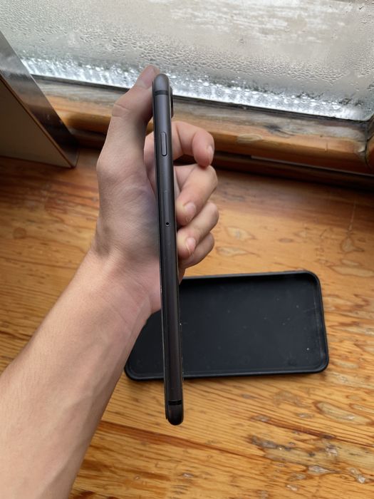 Продам айфон 8+