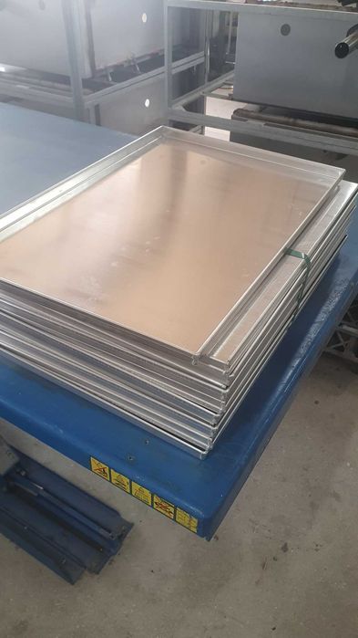 Carucior Nou si 20 tavi Noi 60x40cm pentru patiserie