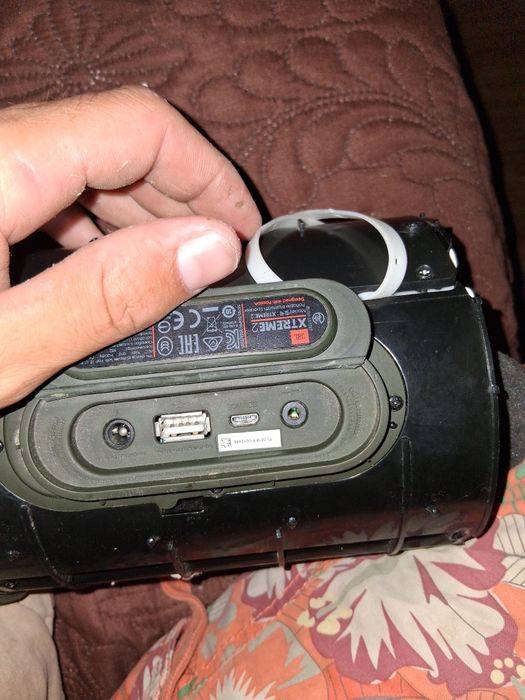 Vând boxa jbl extreme 2 la piese