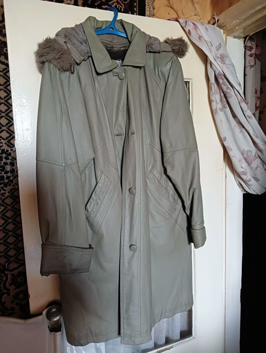 Кожаный плащ серый