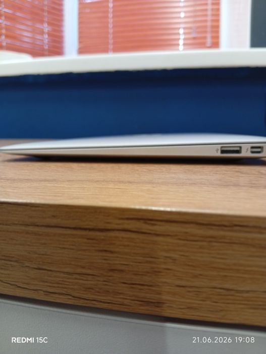 Продам MacBook air 11,6