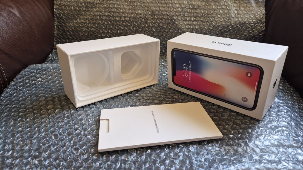Cutie iphone x 64 gb originală