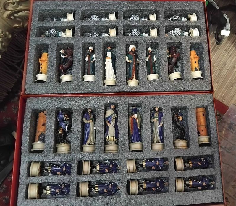 комплекти фигури за шах