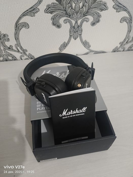 Продам оригинальные наушники Marshall