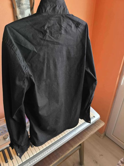 Черна маркова риза