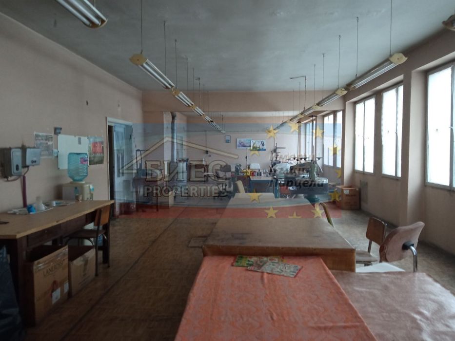 Втори етаж от административна сграда