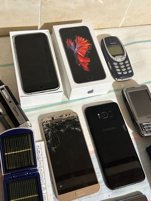 Vând electronice la gămadă.