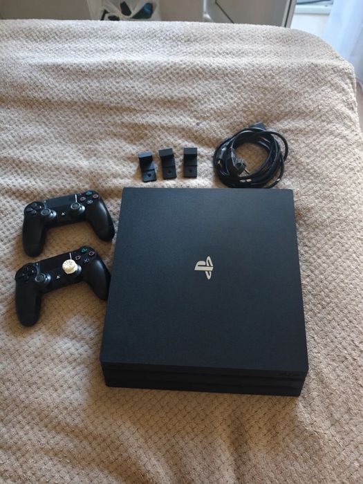 Продам ps 4 pro 1tb