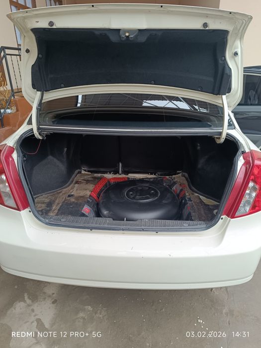 Rasmdagi mashina sotiladi