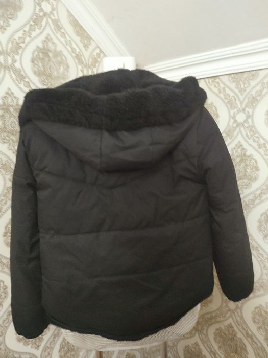 продам зимнию ккртку для девочки