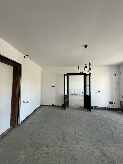 Doua case,parcare+1200 mp teren intravilan,zona centrala,AXENTE SEVER 18,se vand impreuna sau separat!